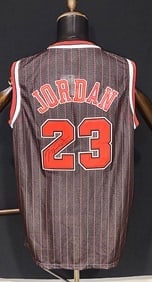 MICHAEL JORDAN SIGNED AUTHENTICATED BLACK BULLS JERSEY: MICHAEL JORDAN SIGNED CHICAGO BULLS #23 BLACK PINSTRIPE JERSEY