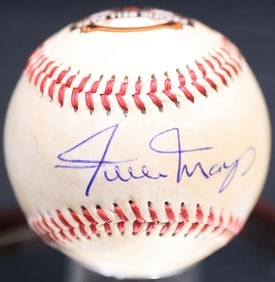 WILLY MAYS SIGNED "SAY HEY KID" AUTHENTICATED BASEBALL AND SIGNED PHOTO (1 of 6)