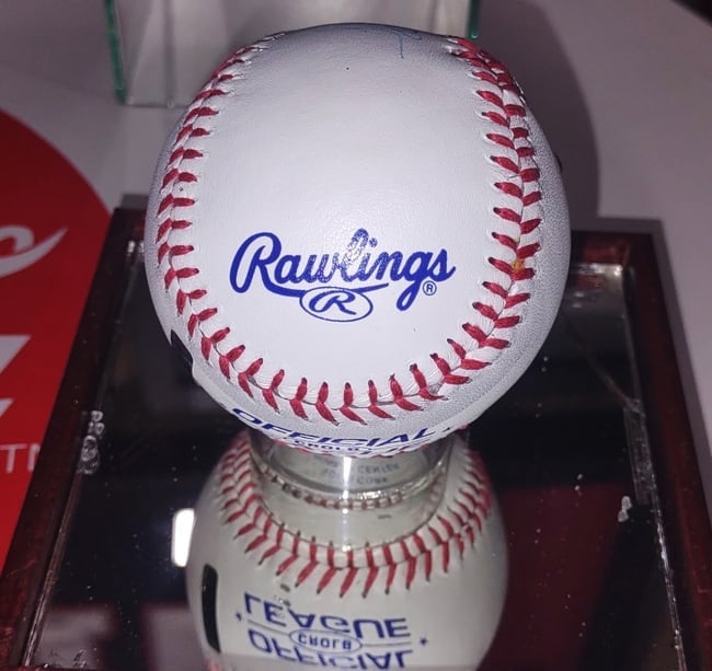 HANK AARON PSA AUTHENTICATED SIGNED BASEBALL - 2