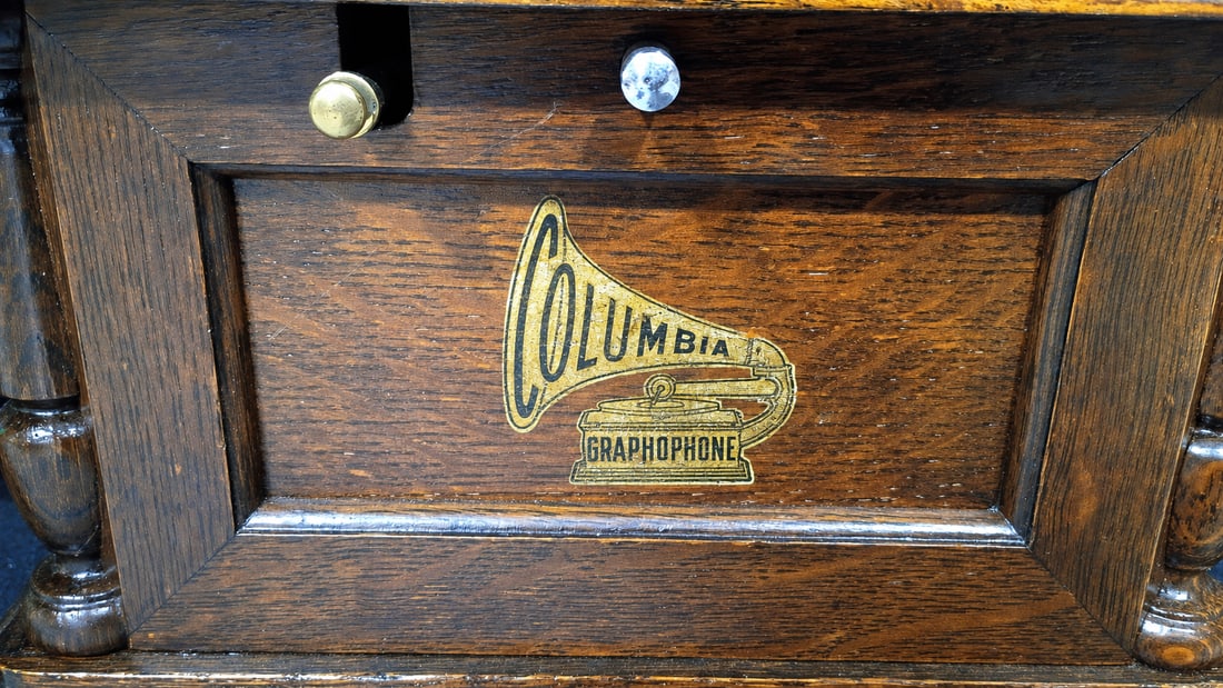 COLUMBIA GRAMAPHONE - 3
