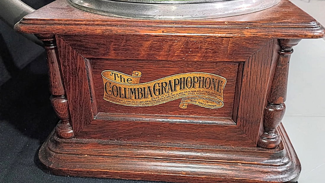 COLUMBIA GRAMAPHONE - 4