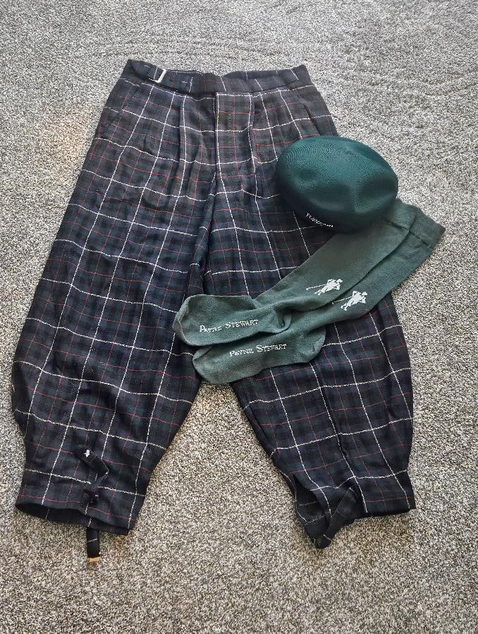 PAYNE STEWART MATCH WORN OUTFIT, HERITASGE CERTIFICATE: 1990'S INCERIDBLE MATCH WORN OUTFIT FROM US OPEN CHAMPION AND NOW DECEASED HALL OF FAMER PAYNE STEWART! This lot includes his famous throwback knickers, his matching branded socks and his old English