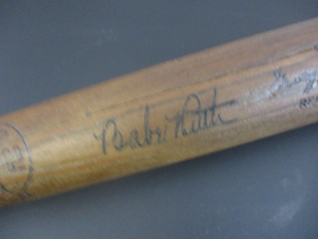 Babe Ruth Signed Hillerich and Bradby Official Baseball Bat (1 of 6)