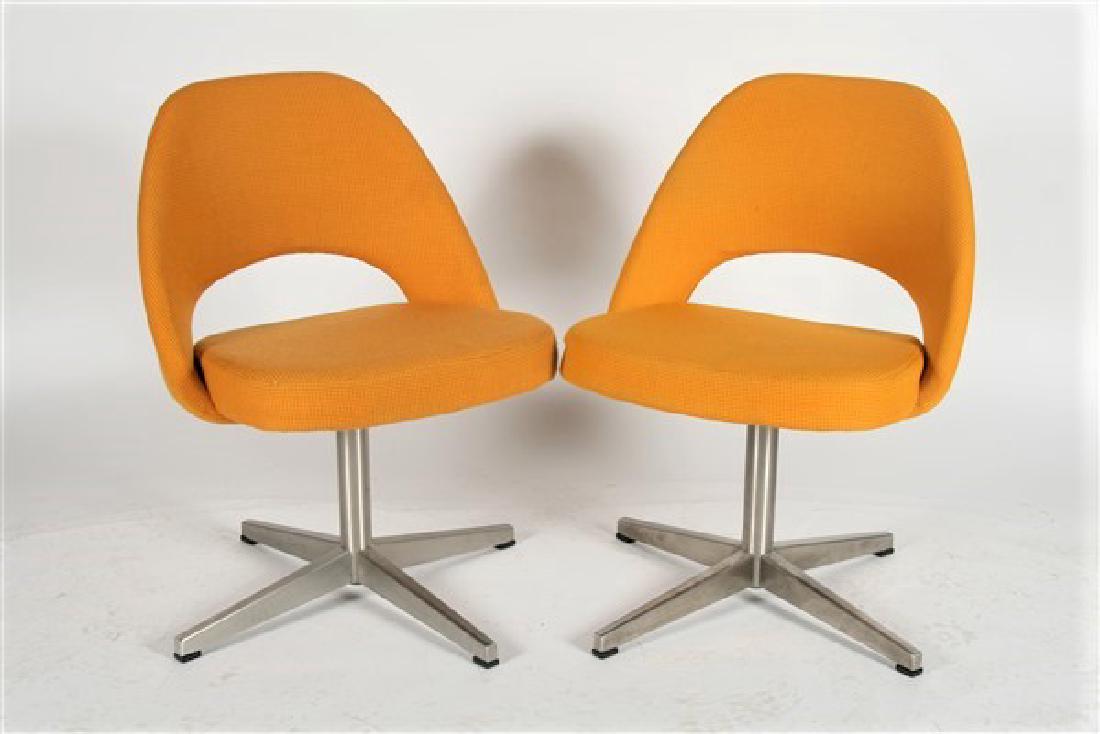 Pair of Eero Saarinen for Knoll Swivel Side Chairs (1 of 7)