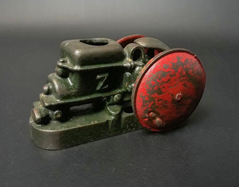 Fairbanks - Morse Toy Model "Z" One Cylinder (B): Arcade Toys. Cast Iron. c. 1920s. 2.00" x 3.75" x 2.5".