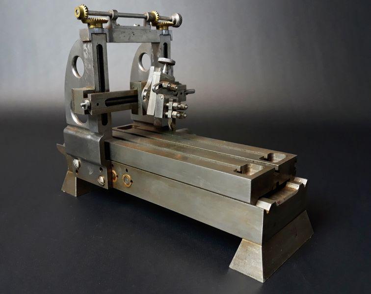 Miniature Engraving Machine: Steel, Brass. 5.75" x 8.00 x 4.3".
