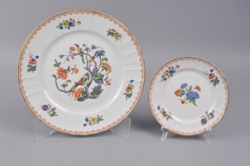 Limoges, France, Bird and Floral Plates: Limoges, France L. Bernardaud & Co. "Vieux Rouen" pattern, 22 pcs including: Twelve 6 1/2" bread and butter plates, 10 10" dinner plates in set. Marked with "B&Co, Limoges, France", "L.Bernardaud & Co