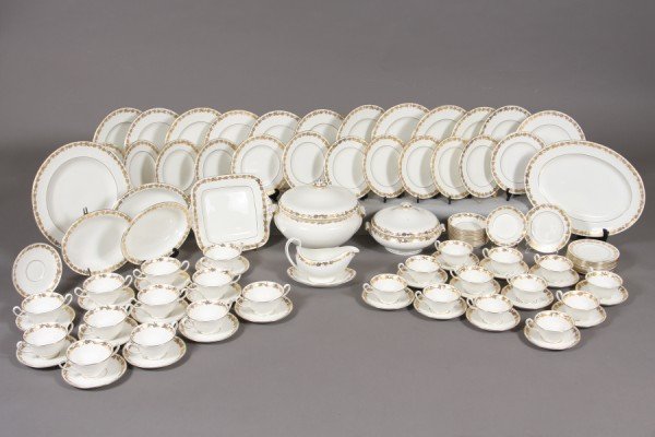 Wedgwood China Dinner Service, English 20th Centur