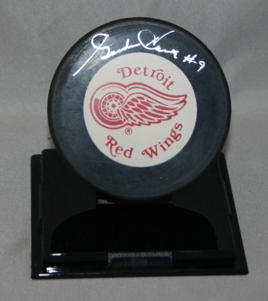 Gordie Howe Autographed Detroit Red Wings Puck