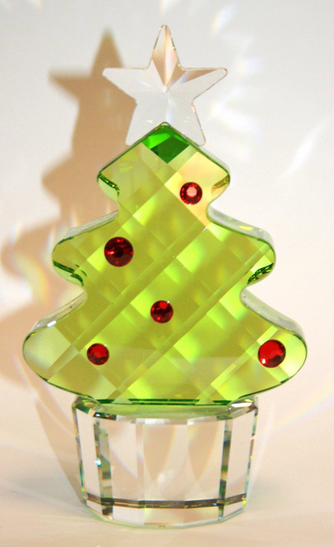 Swarovski "Felix The Christmas Tree" Large Figurin: Swarovski "Felix The Christmas Tree" Large Figurine, New in Box. H: 7 /14", widest measurement: 4 1/4". #642B. Condition: Appears fine.