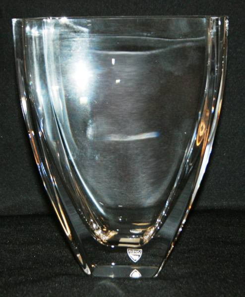 Orrefors Crystal "Papillon" Vase, 9 1/2", New in B: Orrefors Crystal "Papillon" Vase, 9 1/2", New in Box. #533B. Condition: Appears fine.