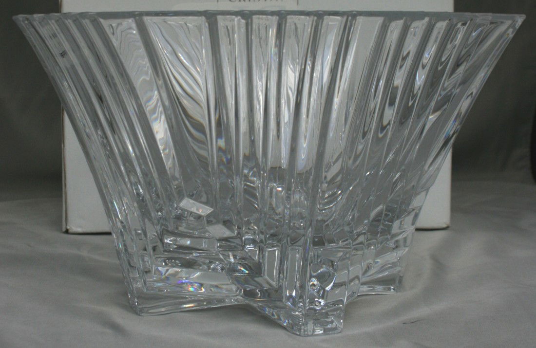 JG Cristal Durand "Manhattan" Bowl, 24% Lead Cryst: JG Cristal Durand "Manhattan" Bowl, 24% Lead Crystal, 10", New in Box. #54B. Condition: Appears fine.