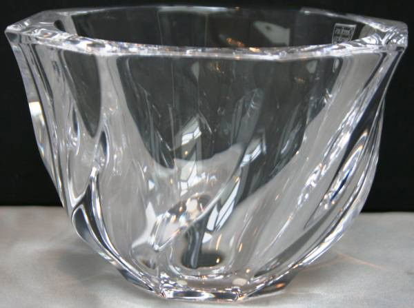 Orrefors "Residence" Crystal Bowl, 4 3/4", New in: Orrefors "Residence" Crystal Bowl, 4 3/4", New in Box. #175B. Condition: Appears fine.