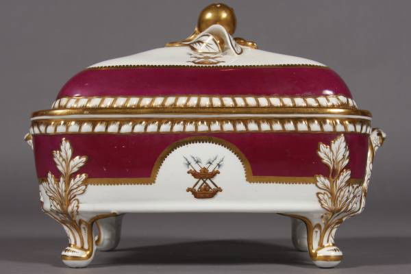 Spode Felspar Porcelain Covered Entree Dish: Spode Felspar porcelain covered entree dish. English, second quarter 19th Century. With a claret border and gilt highlights bearing a crest. Condition: Gilt highlights are worn. Some scratches to the
