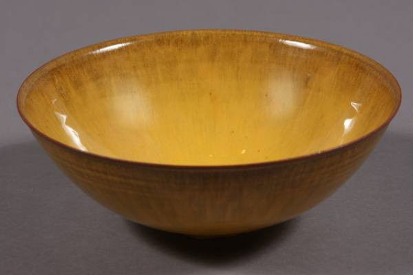 Otto & Gertrud Natzler Earthenware Yellow Bowl: Otto and Gertrud Natzler earthenware yellow glazed bowl. American, Mid-20th Century. Signed "Natzler". Condition: Appears fine.