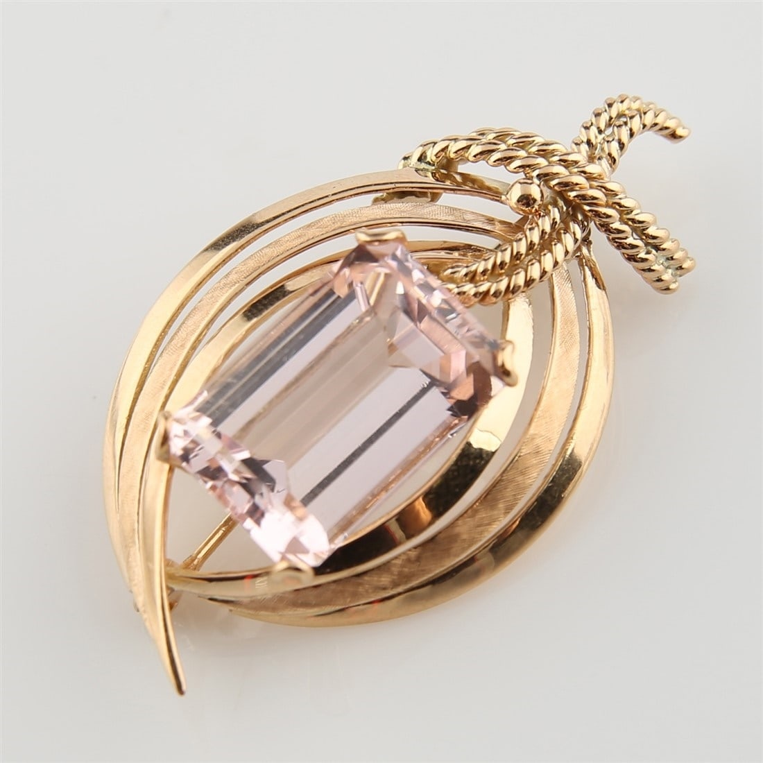 18k Rose Gold Beryl Morganite Brooch: Morganite: 12 ct (est.) Total weight (including stone): 11.5g. Height: 2", Length: 1". Rose gold brooch with rectangular cut light pink Morganite stone. Appears unmarked, tests as 18k.
