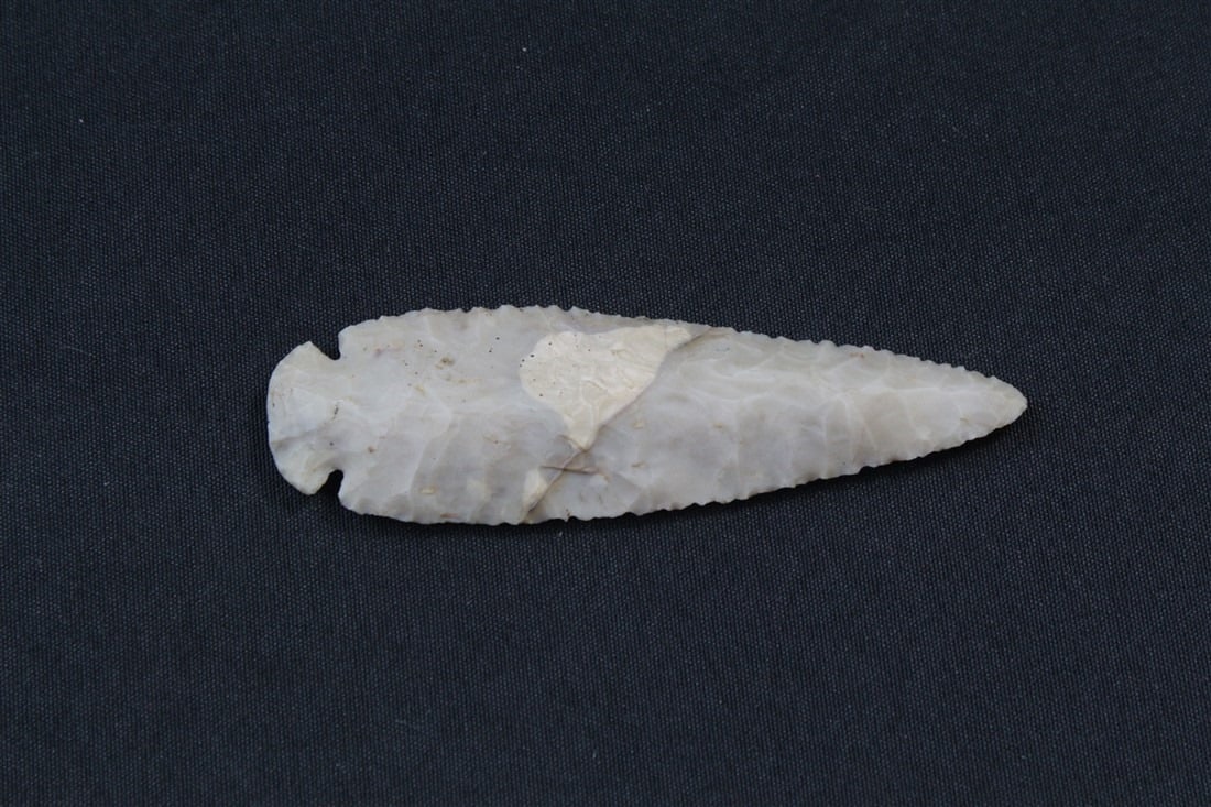 Dovetail: 4 1/2" x 1 3/8". Ross County, Ohio. From the Sharpe Collection.