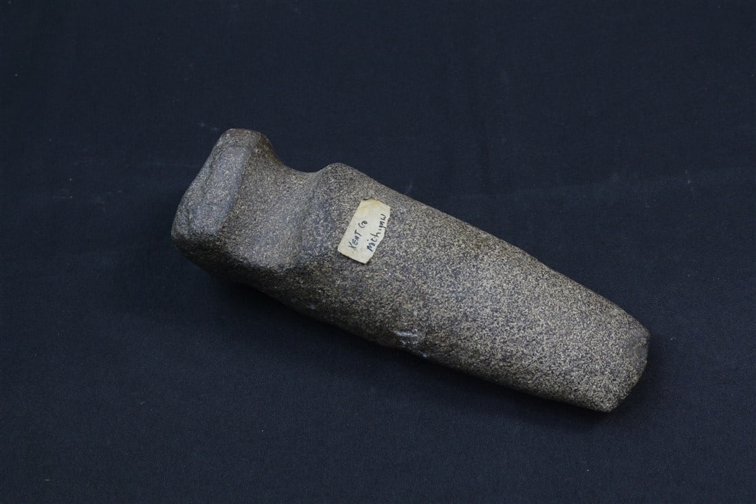 3/4 Grooved Axe (1 of 3)