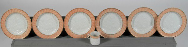 Six Mottahedeh Porcelain Dinner Plates, 20th C.: Six Mottahedeh porcelain dinner plates and coffee can. Portuguese, 20th century. Made by Vista Alegre. In the "Swan" pattern. Plate diameter 9 1/2".