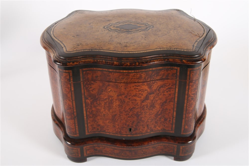 Continental Burled Veneer Tantalus Box (1 of 4)