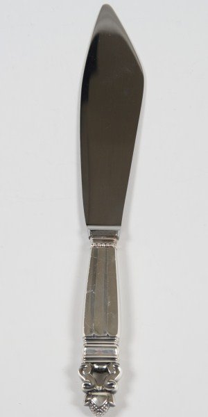 Georg Jensen Sterling Silver Cake Server: Georg Jensen sterling silver cake server. Danish, 20th century. In the "Acorn" pattern. With stainless steel blade. Length 10 1/4".