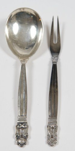 Georg Jensen Sterling Serving Spoon & Fork, 2 Ozt.: Georg Jensen sterling silver serving spoon and hors d'oeuvre fork. In the "Acorn" pattern. Spoon length 6 1/2". 2 troy ounces.