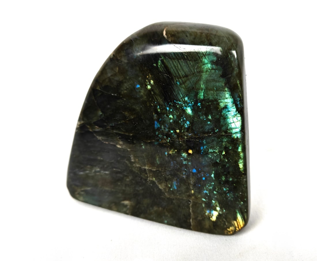 Freeform Polished Labradorite Stone - 800g: Freeform polished labradorite stone. Dimensions: 4" x 4" x 2". Weight: 800g.