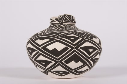 Shawna Garcia Rustin, Acoma Geometric Pot