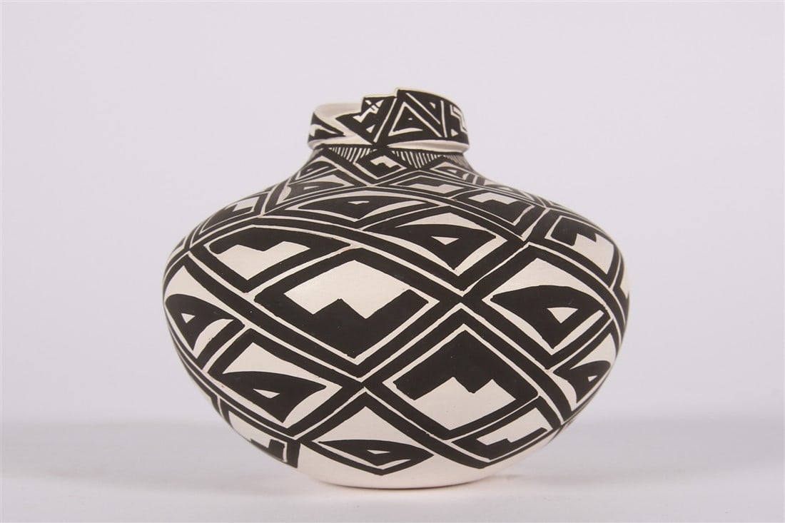 Shawna Garcia Rustin, Acoma Geometric Pot (1 of 6)