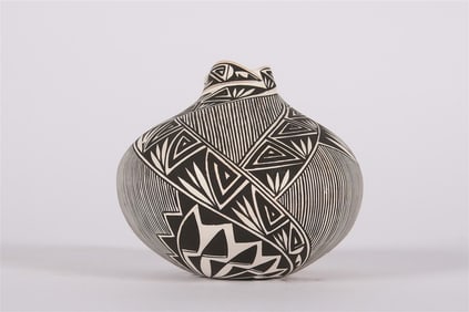 Shawna Garcia Rustin, Acoma Swirl Vessel