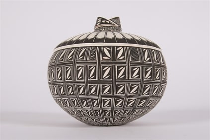Shawna Garcia Rustin, Acoma Pattern Vessel