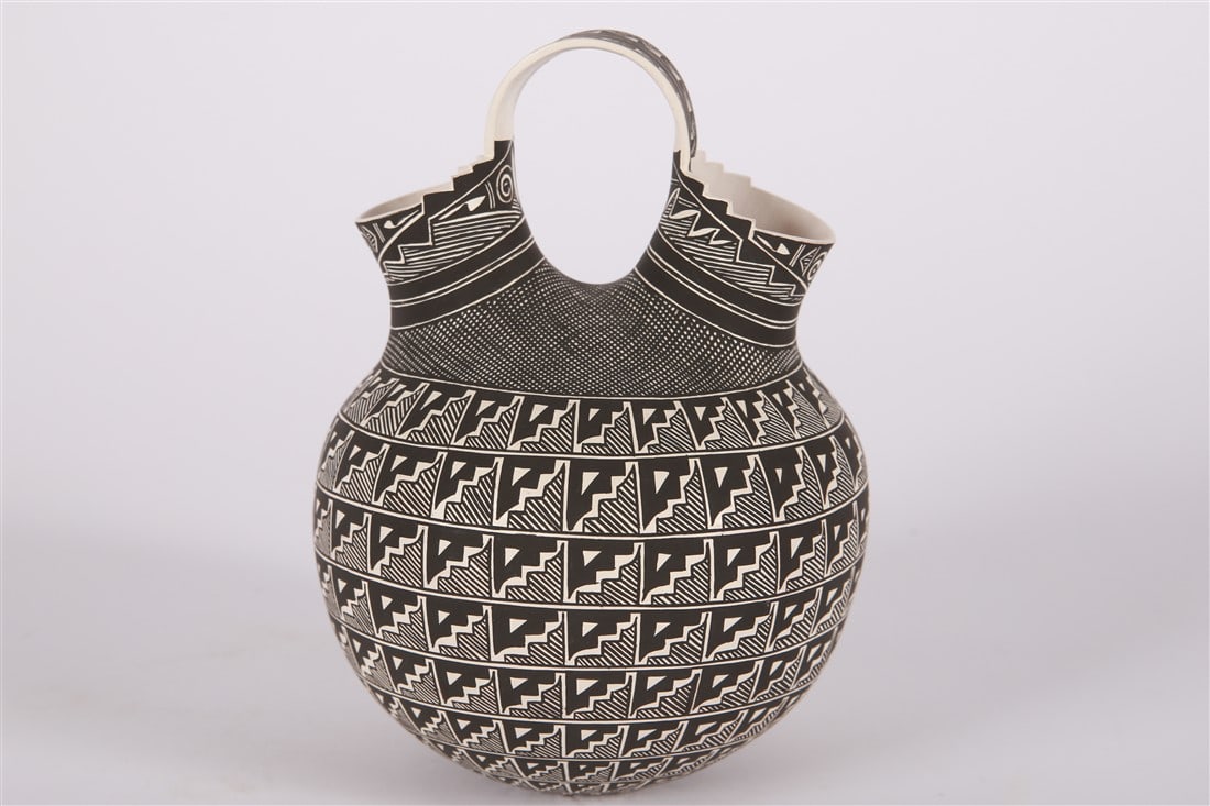 Shawna Garcia Rustin, Acoma Vessel (1 of 6)