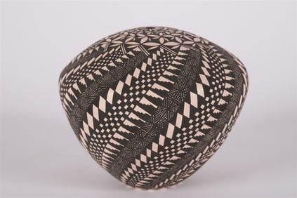 Sandra Victorino, Acoma Geometric Vessel