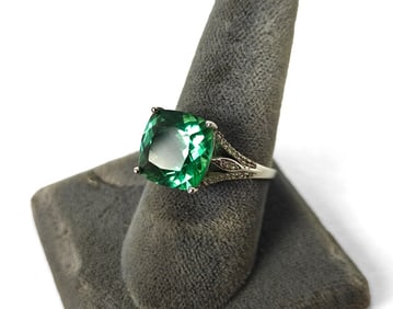 Sterling Silver Ring w/ Green Stone