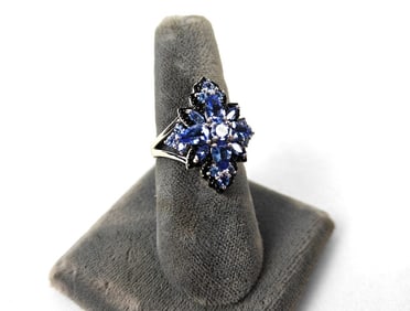 Sterling Silver Ring w/ Blue Stone in Flower