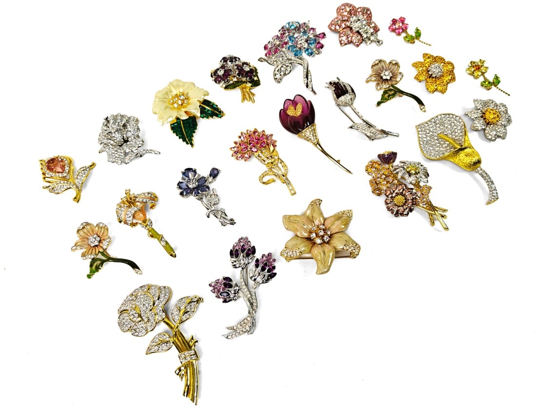 Nolan Miller, Twenty-Two Flower Pins / Brooches (1 of 8)