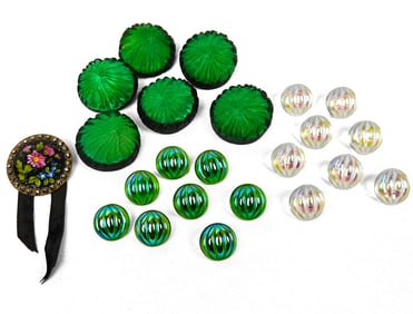 Twenty-Three Piece Lot of Various Vintage Buttons