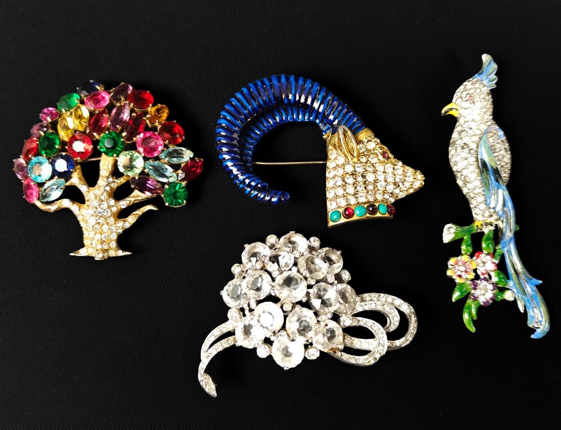 Lot of Various Fashion Brooches: Various brands, styles, and sizes.