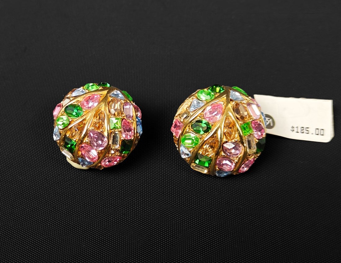 Ciner, Pair of Vintage Clip-on Earrings: Ciner, pair of vintage clip-on earrings with stones of various sizes and colors.