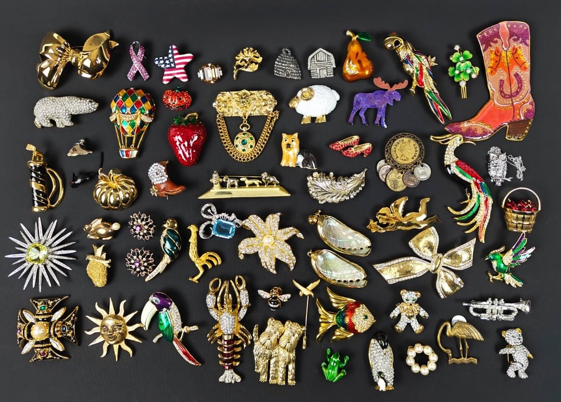 Lot of Seventy-Two Vintage Pins / Brooches (1 of 12)