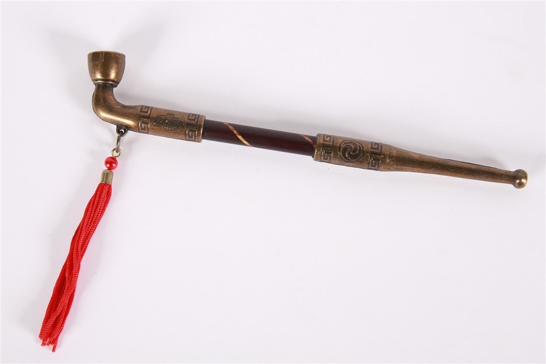 Japanese Kiseru Tobacco Pipe: Metal. Length: 6 3/8". Japanese kiseru tobacco pipe.
