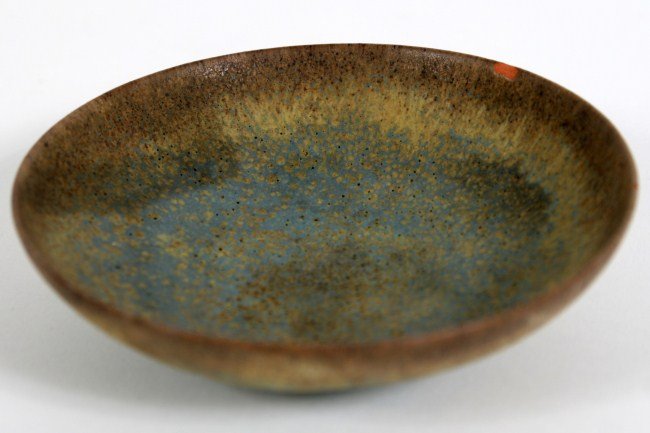 Gertrud and Otto Natzler Pottery Dish: Gertrud and Otto Natzler pottery dish. American, 20th century. With blue shading to brown volcanic glaze. Signed under foot. Depth 5".