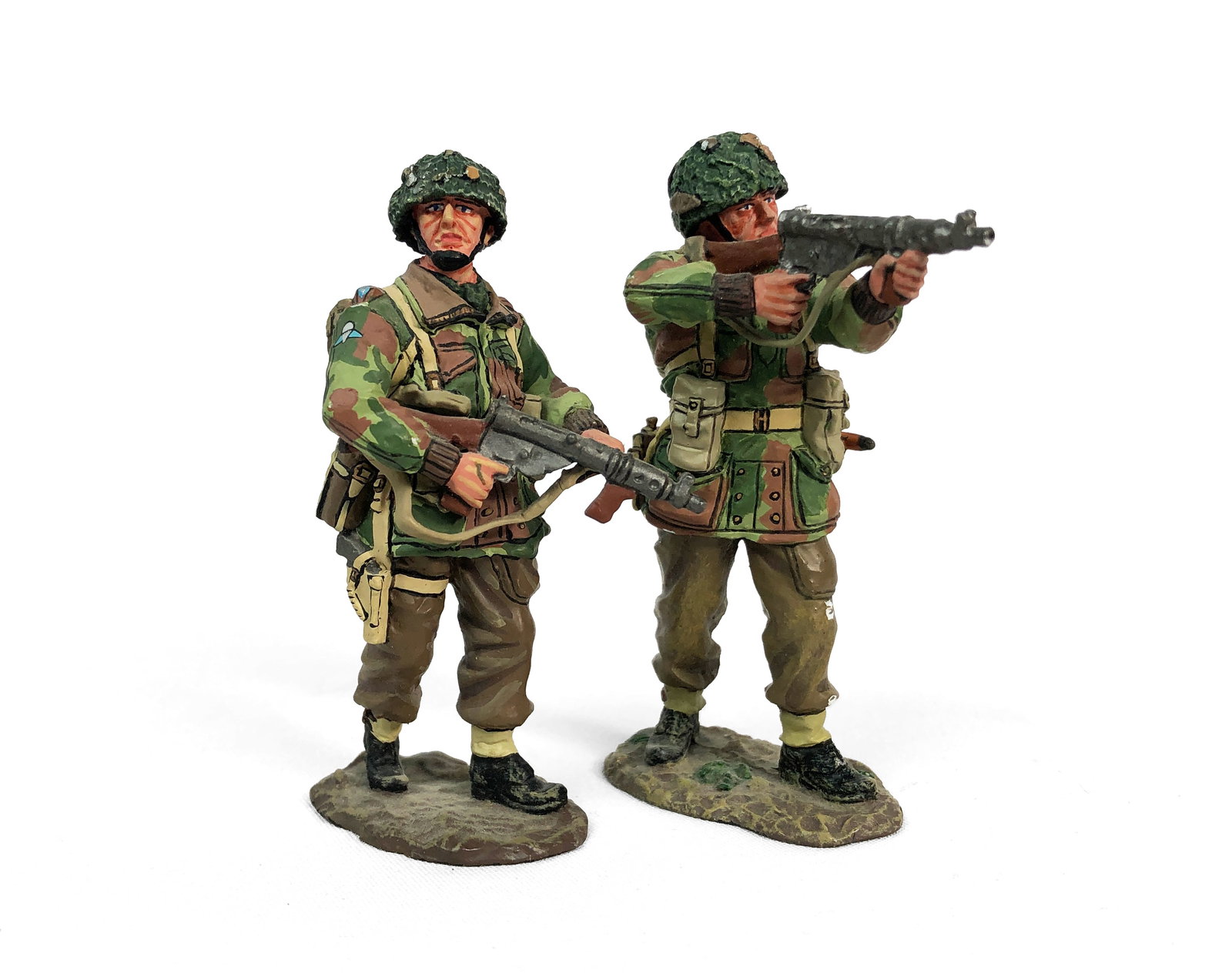 King & Country - 2 Operation Market Garden Figures: King & Country - 2 Operation Market Garden FiguresDescriptionSet includes:One: MG011 - Lieutenant with Sten Gun - RetiredOne: MG012 - Standing Firing Sten Gun - RetiredPainted metal.Complete in box.