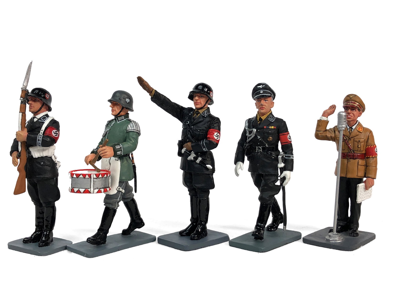King & Country - Lot of 5 Various Figures: Lot includes:LAH066 - Wehrnacht Drummer - Retired. LAH059 - Algemeine SS Officer Marching - Retired. LAH085 - Algemeine Officer Saluting - Retired.LAH057 - Dr. Joseph Goebbels - Retired.LAH206 - SS ma