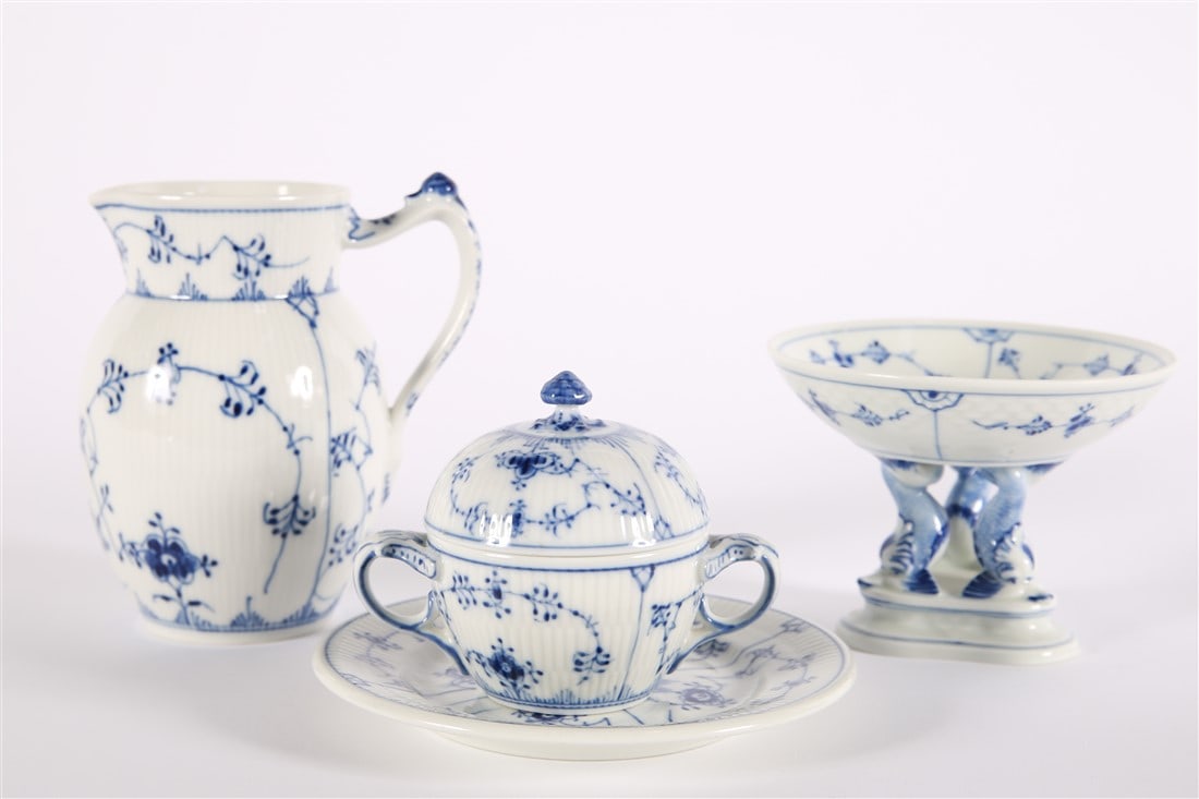 Assorted Blue Fluted Plain Accessories (1 of 8)