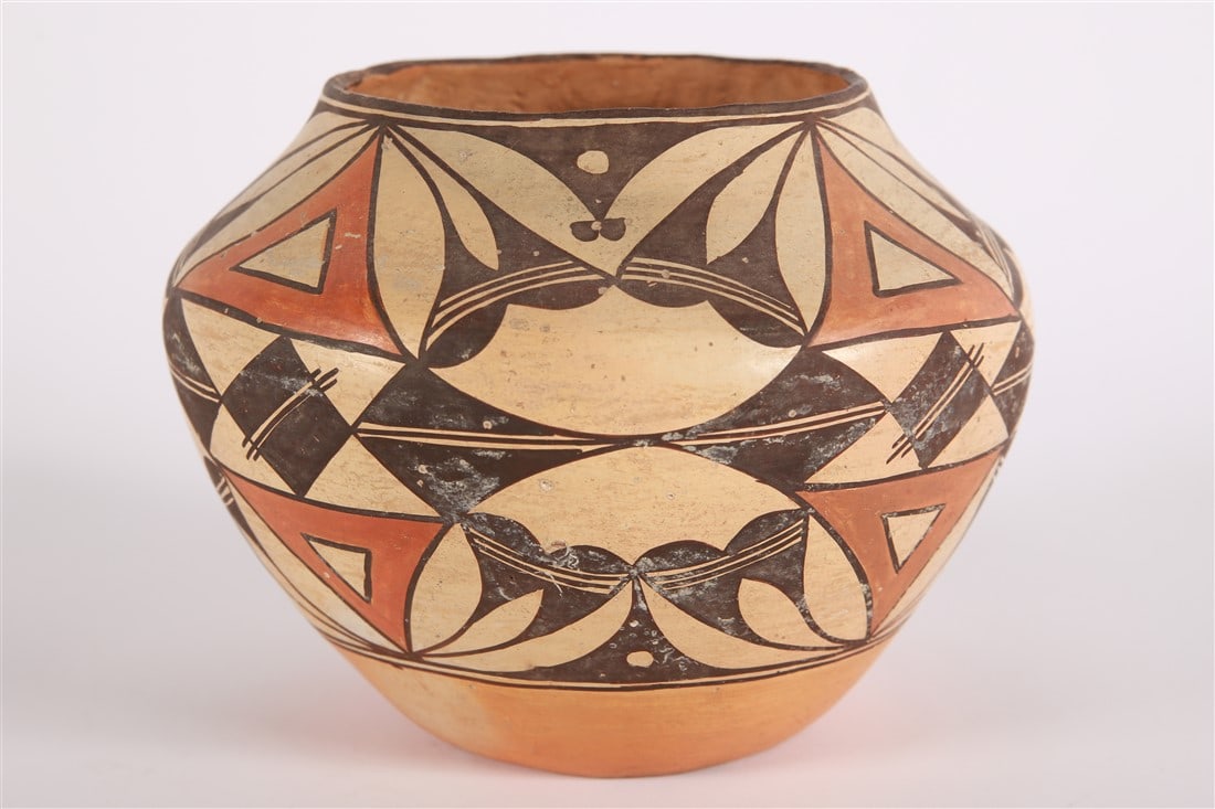 Acoma Pueblo Pot (1 of 5)