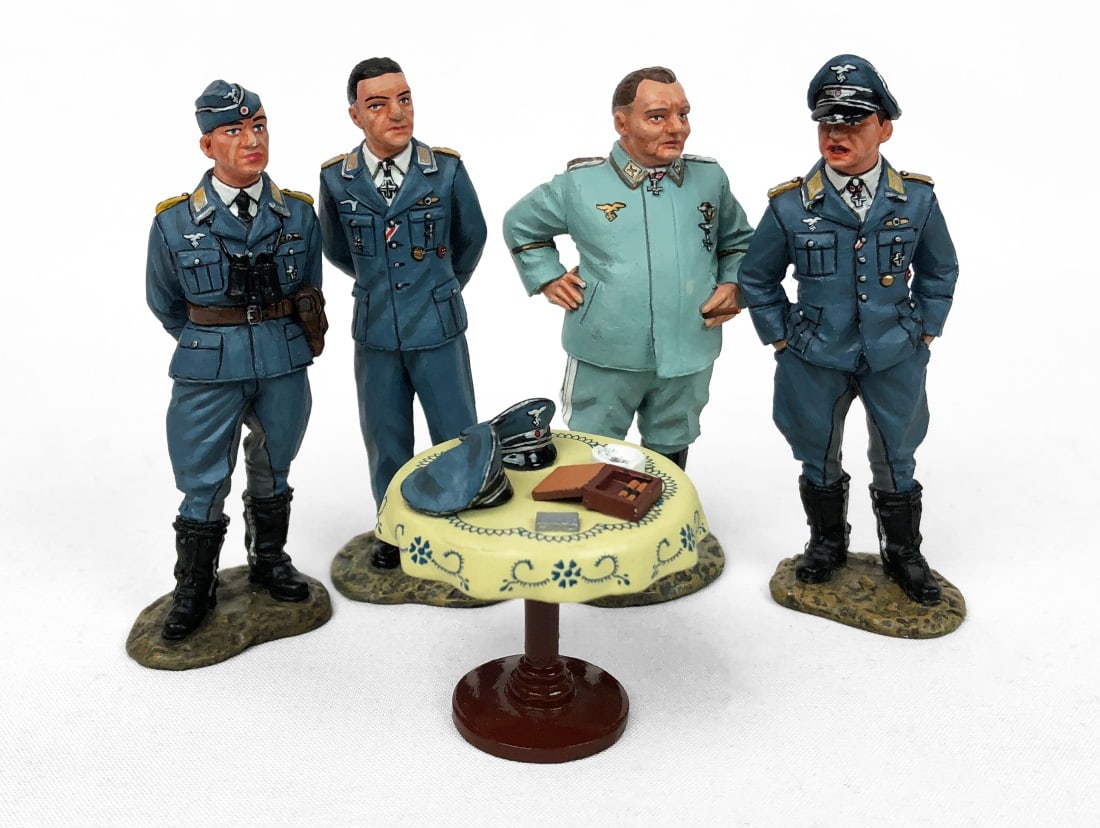 King & Country - LW048 A Squadron of Spitfires!: Set includes five pieces. No box included. It appears that one of the original figures is missing and two others have been substituted, including LW047 Kommodore Helmet Wick.