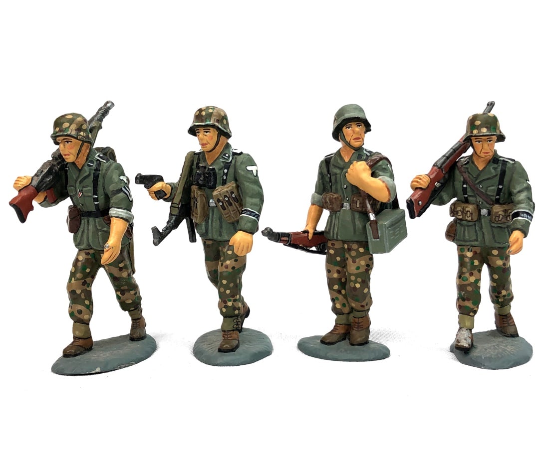 King & Country WS008 Officer w/ Three Grenadiers: K&C WS008 Officer with Three Advancing Panzer Grenadiers Retired. Comple in box.