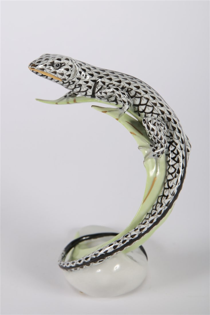Herend, Porcelain Black Fishnet Lizard on Leaf (1 of 8)