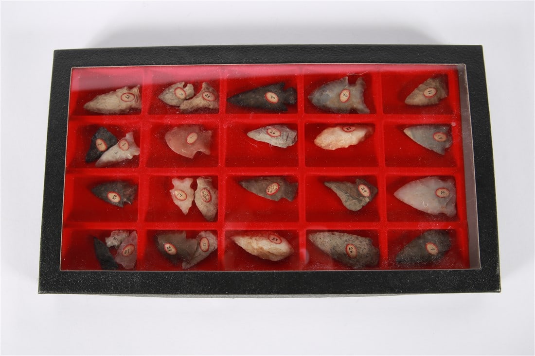 Collection of Twenty Six Points: Box: 14 3/4" x 8 1/4". Lined display box holding 26 arrowhead points of various sizes and materials.